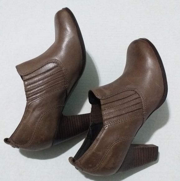 clarks artisan women's boots